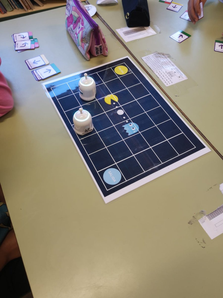Hoy hemos pasado una estupenda mañana en el CEIP Santa Margarita María de Alacoque de Getafe iniciando el pensamiento computacional y la programación y robótica con los alumnos/as de 2º y 3º de primaria.

¡Un placer chic@s!

#CódigoEscuela4_0_Madrid #IFC_Madrid