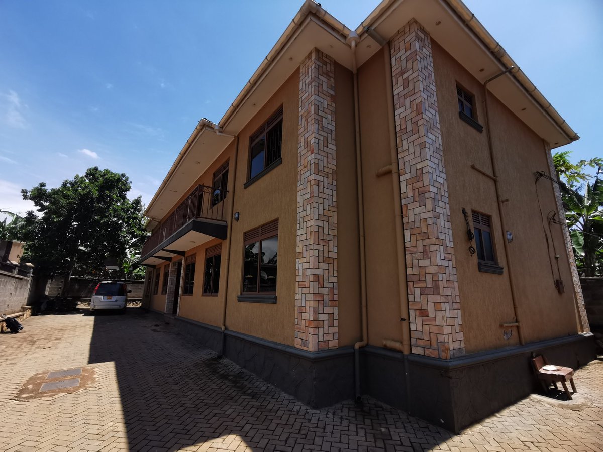 Felsie15's tweet image. An unfurnished apartment is available for rent at UGX800,000 per month.
Location : Nakwero Gayaza
🔹It has 2 bedrooms and 2 bathrooms. The master bedroom is self contained.
🔹A kitchen
🔹Living room
Contact 0781773250 for more information.