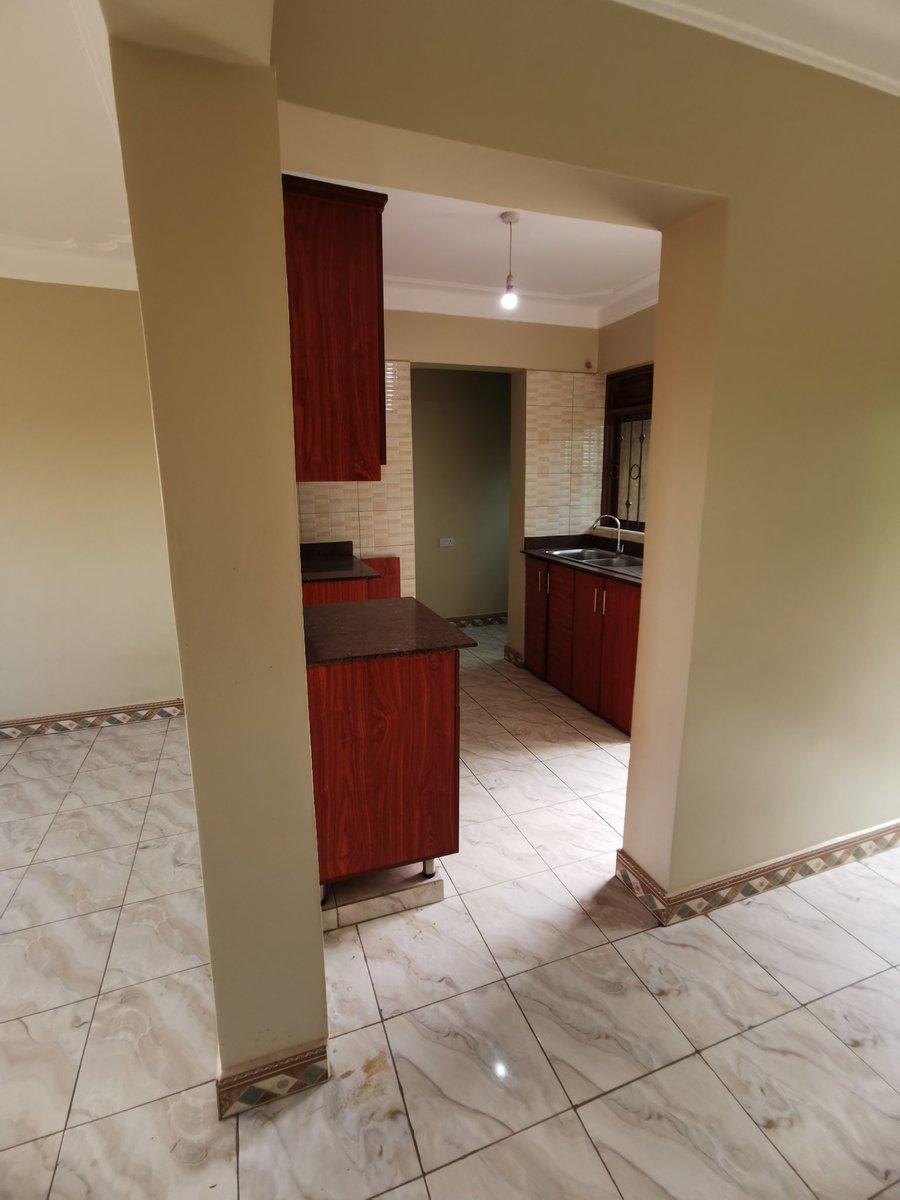 Felsie15's tweet image. An unfurnished apartment is available for rent at UGX800,000 per month.
Location : Nakwero Gayaza
🔹It has 2 bedrooms and 2 bathrooms. The master bedroom is self contained.
🔹A kitchen
🔹Living room
Contact 0781773250 for more information.
