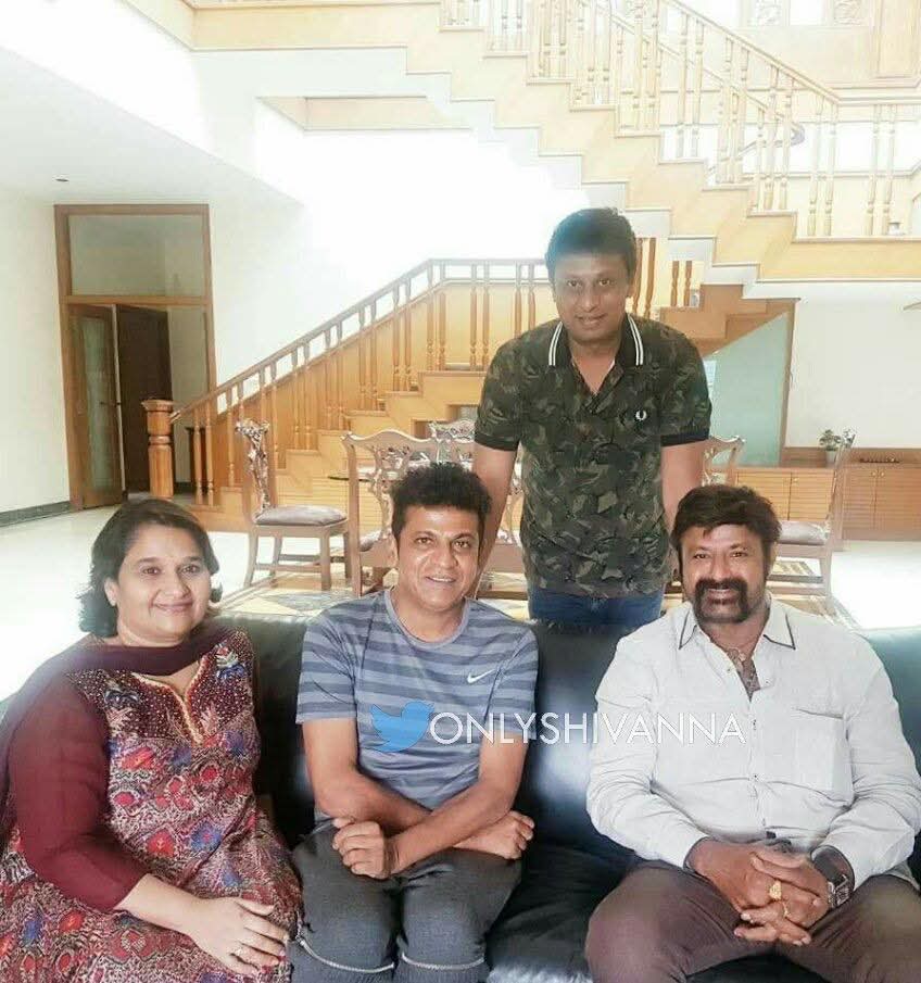 BalayyaUvasena's tweet image. Wishing @NimmaShivanna , #GeethaShivarajKumar garu, a very Happy Wedding Anniversary 💐 💐  #Shivanna