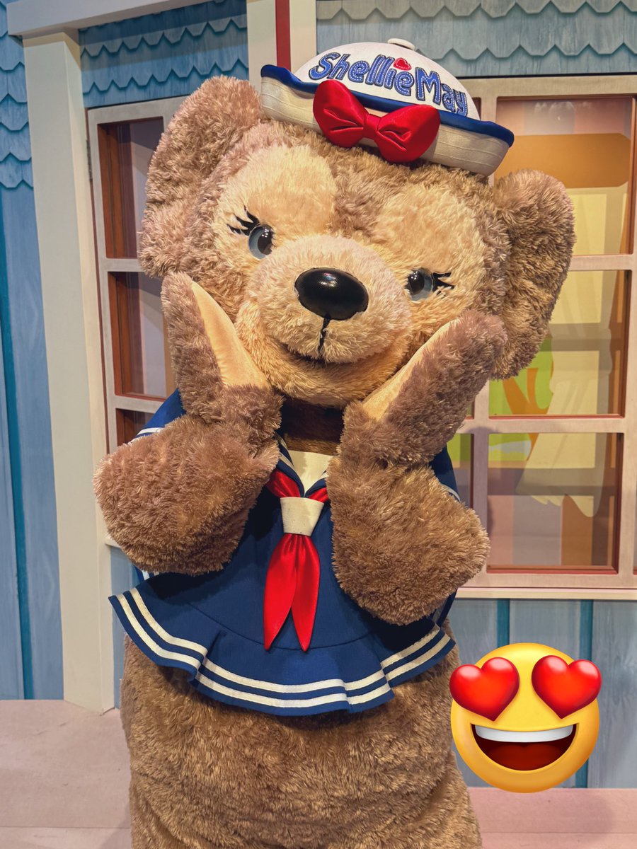 madkky's tweet photo. シェリーメイちゃん、コスチュームも可愛かった♡
サインも一生懸命書いてくれてる✨
#香港ディズニー
#シェリーメイ
#shellie may https://t.co/8NbwdQ9UPh