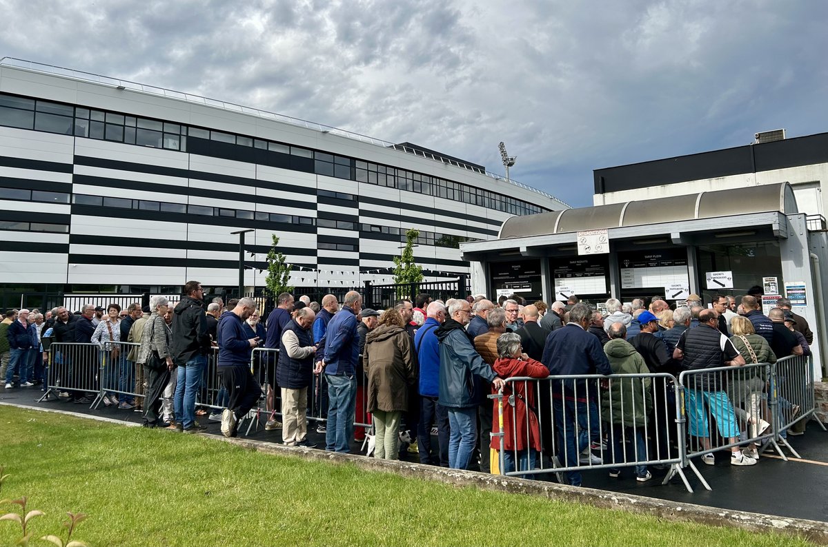 Les abonnés sont au rendez-vous ce matin pour l'ouverture de la billetterie de la demi-finale 🔥

𝐑𝐚𝐩𝐩𝐞𝐥 𝐝𝐞𝐬 𝐢𝐧𝐟𝐨𝐬  👉 bit.ly/4jnuDLH