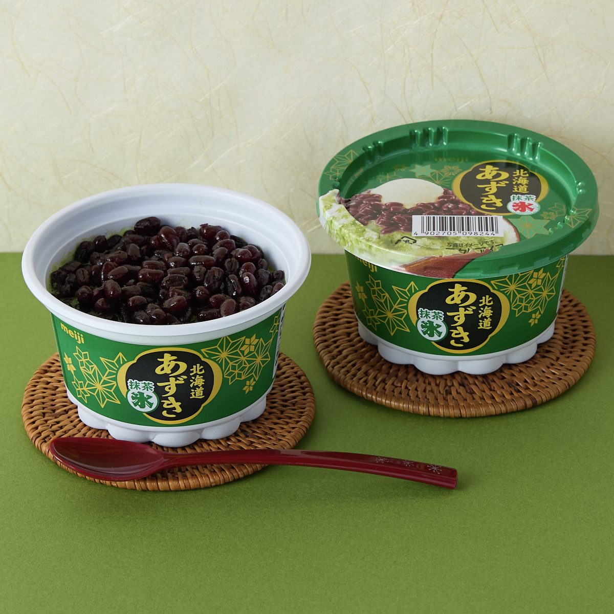 北海道あずき抹茶氷」が発売中♪ 抹茶味のかき氷とバニラアイスの上に