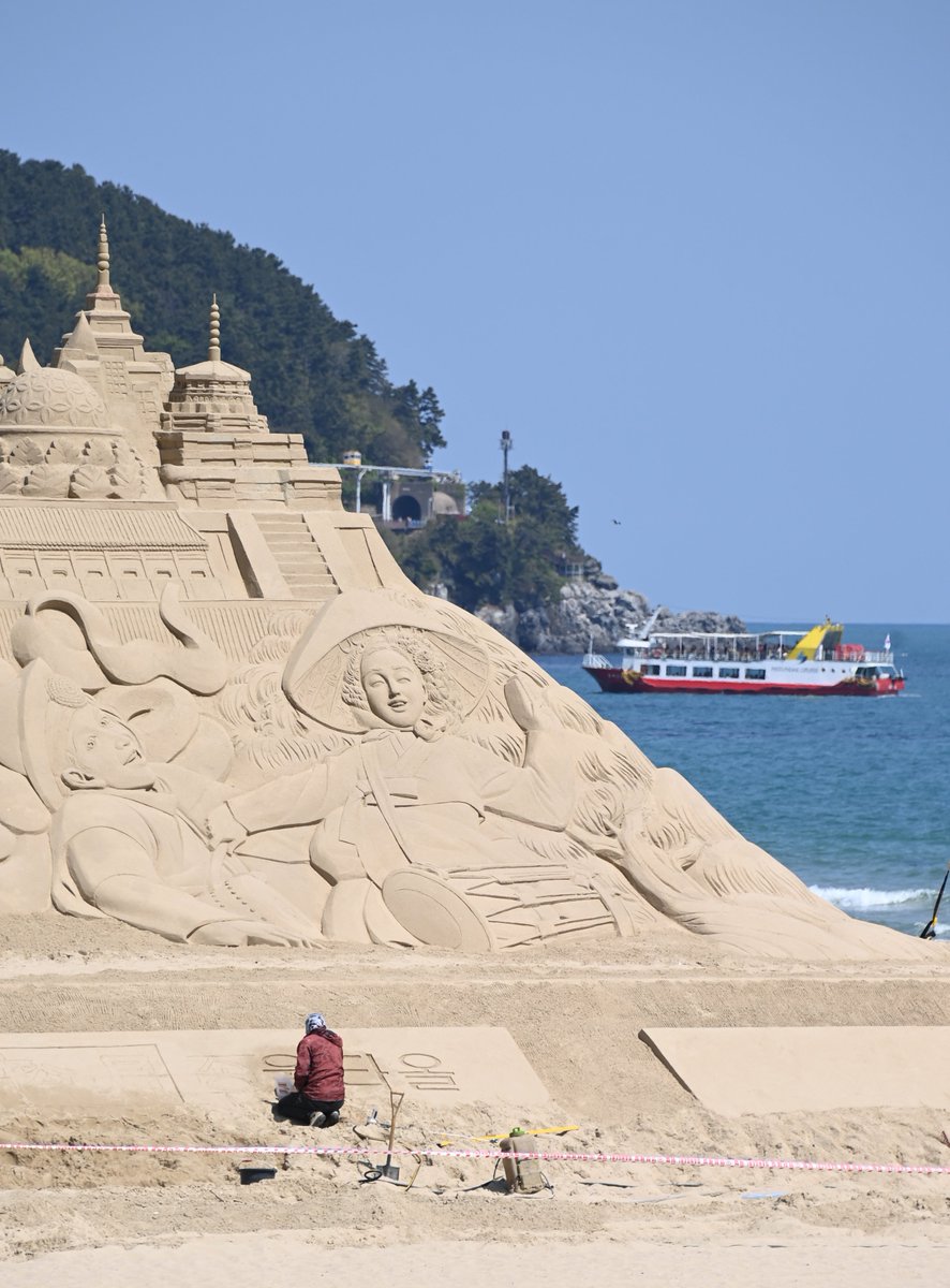Le festival de sable de Haeundae fête ses 20 ans ! 🎉
Les sculptures ⛱️ restent visibles jusqu’au 8 juin.
Du sable, de l’art et la mer… c’est le moment d’y aller ! 🏖️✨

#Haeundae #Busan #FestivalDuSable #VISITKOREA #CoréeDuSud #KCulture #ArtÉphémère