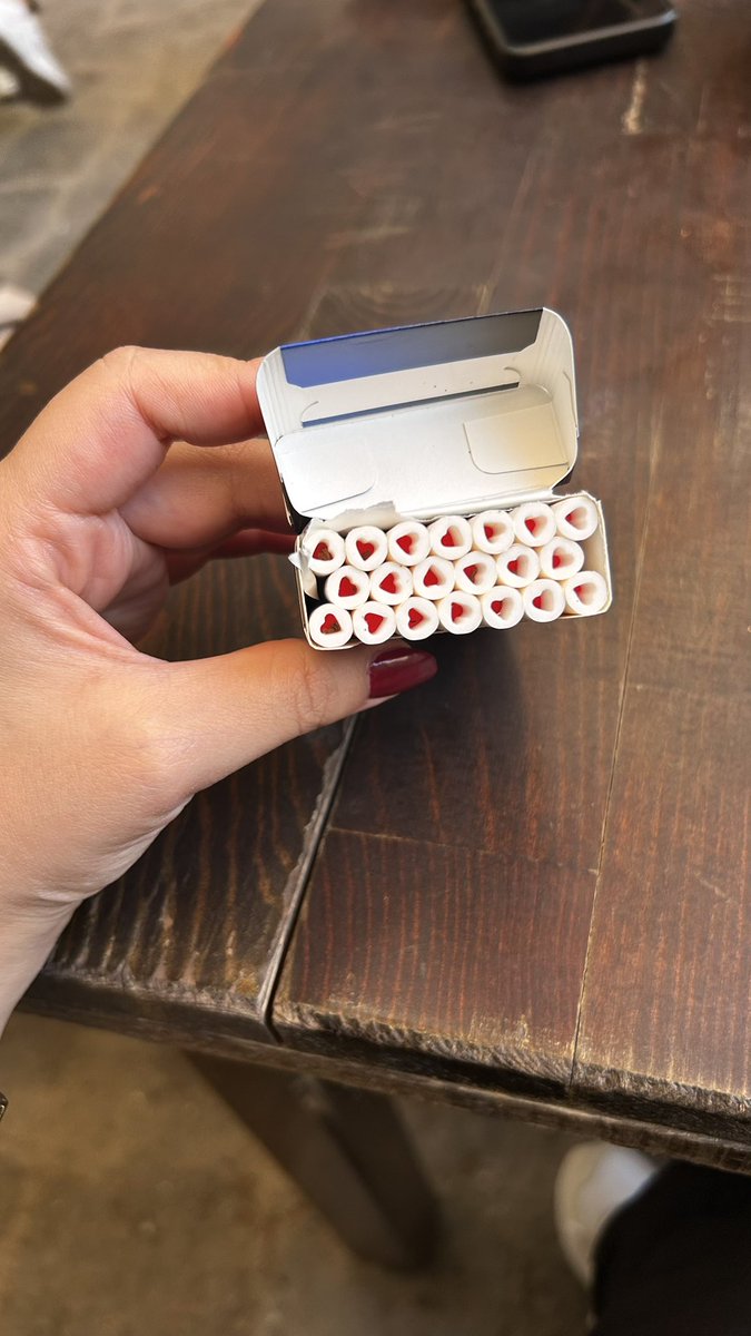 Bu nee prenses sigarası buldum ♥️♥️