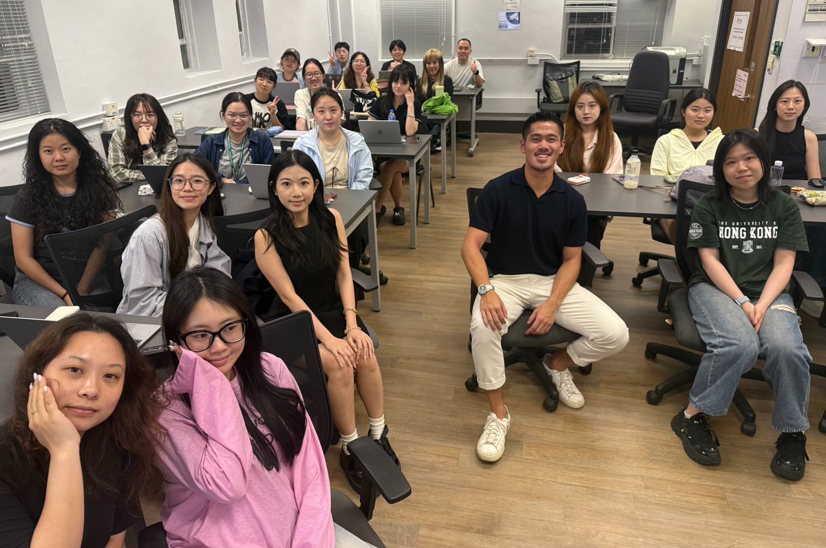 JMSC6041's tweet photo. Journalists must find anchor people in communities -those already engaging with the most affected stakeholders -and show how climate change impacts them, Mark Cheung, co-founder of NESS told our class @JMSC6041 #Hongkong #ClimateCrisis #ClimateStories #Climatechange https://t.co/ig6oEUVT14