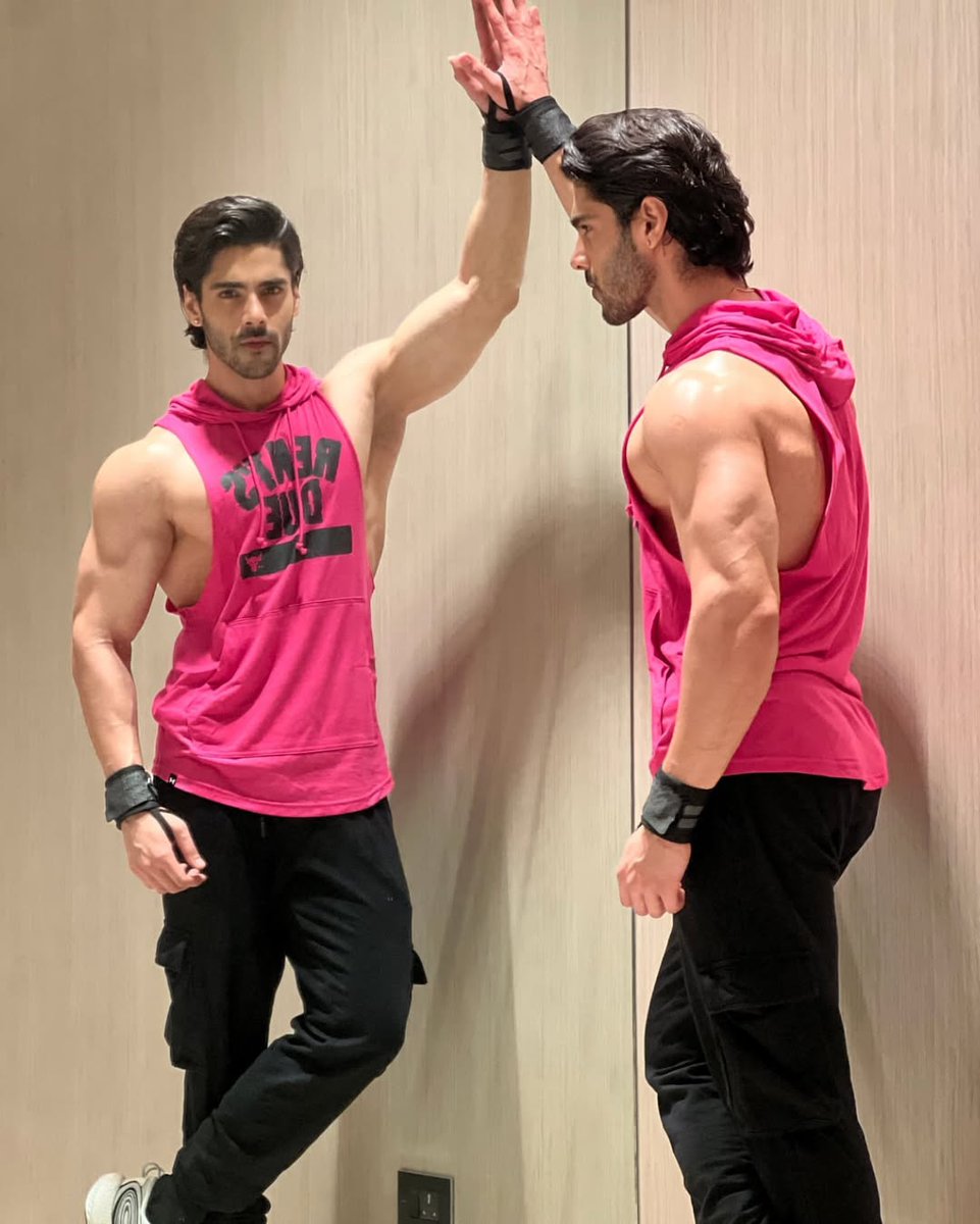 tellychakkar's tweet photo. Naagin 6’s hunk actor @simbanagpal is back to break the internet — one workout at a time.

#SimbaNagpal https://t.co/HJyg56kCje