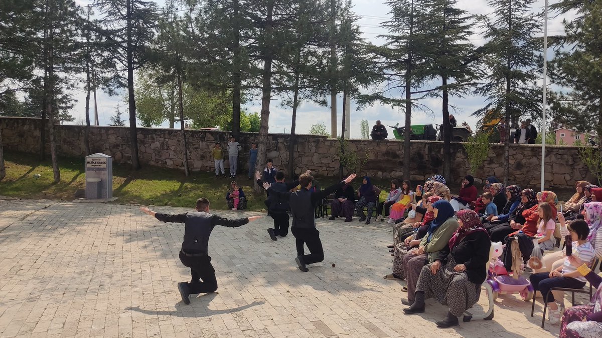 KireliMtal's tweet photo. 19 Mayıs Atatürk'ü Anma, Gençlik ve Spor Bayramı okulumuzda büyük bir coşkuyla kutlandi.@ErdoanMaden3 @HuyukilceMEM @MeslekiEgitim42 https://t.co/eyuPixaxf6
