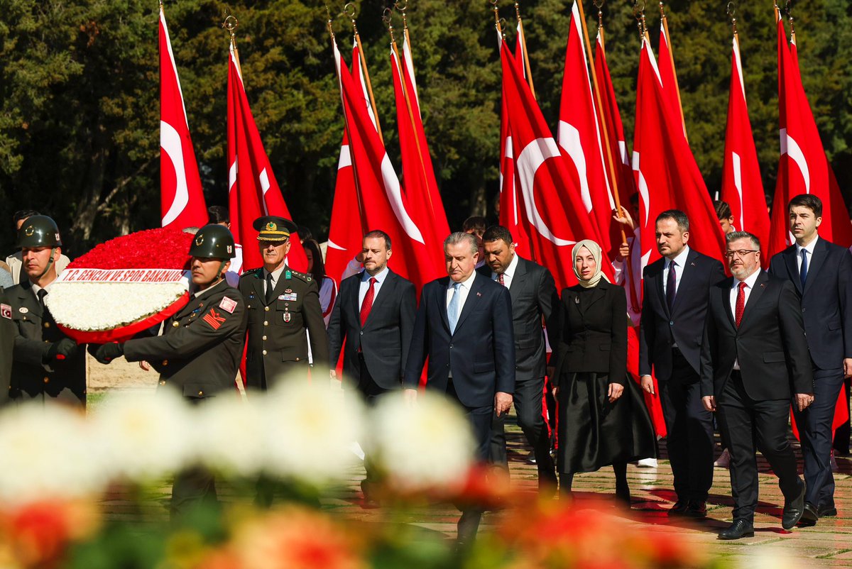 OA_BAK's tweet photo. 19 Mayıs Atatürk’ü Anma, Gençlik ve Spor Bayramı kapsamında 81 il ve 10 ülkeden temsilci gençlerimizle birlikte Anıtkabir’i ziyaret ettik.

Cumhuriyetimizin kurucusu Gazi Mustafa Kemal Atatürk başta olmak üzere; millî mücadelemizin tüm kahramanlarını saygı, rahmet ve minnetle anıyorum.

Güzel ülkemizi, daha güçlü yarınlara Türkiye'nin ümidi olan gençlerimizle birlikte taşıyacağız.🇹🇷

#TürkiyeninGücüGençliği