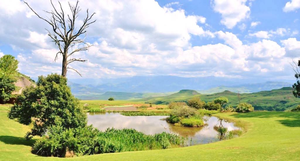 TAGTravel_Za's tweet photo. Whether it is relaxation at the spa or exploring the many activities on offer, there is plenty to do for all. Ready yet? Book Today!
🧳quote@hashtagholidays.co.za ⭐+27117595100
#mondaymotivation #letsgolocal #southafrica #drakensberg #perfectlocation #besttime #family #friends https://t.co/ZIBpkBW0Vm