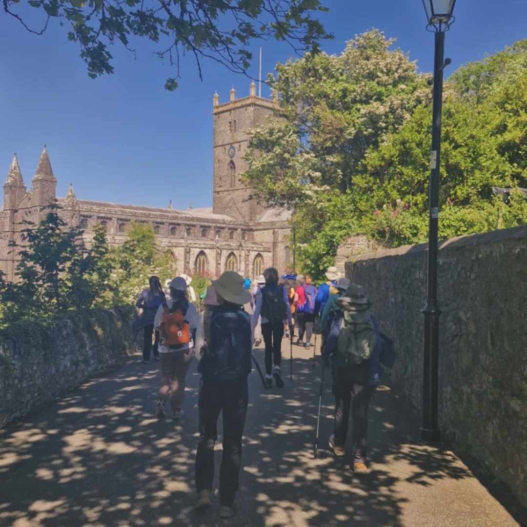 A stunning few days along St David's Way with our group from LA. Next stop Ireland 🏴󠁧󠁢󠁷󠁬󠁳󠁿🕊🇮🇪 #stdavids #wales #bespoke #pilgrimage #celticwaysireland