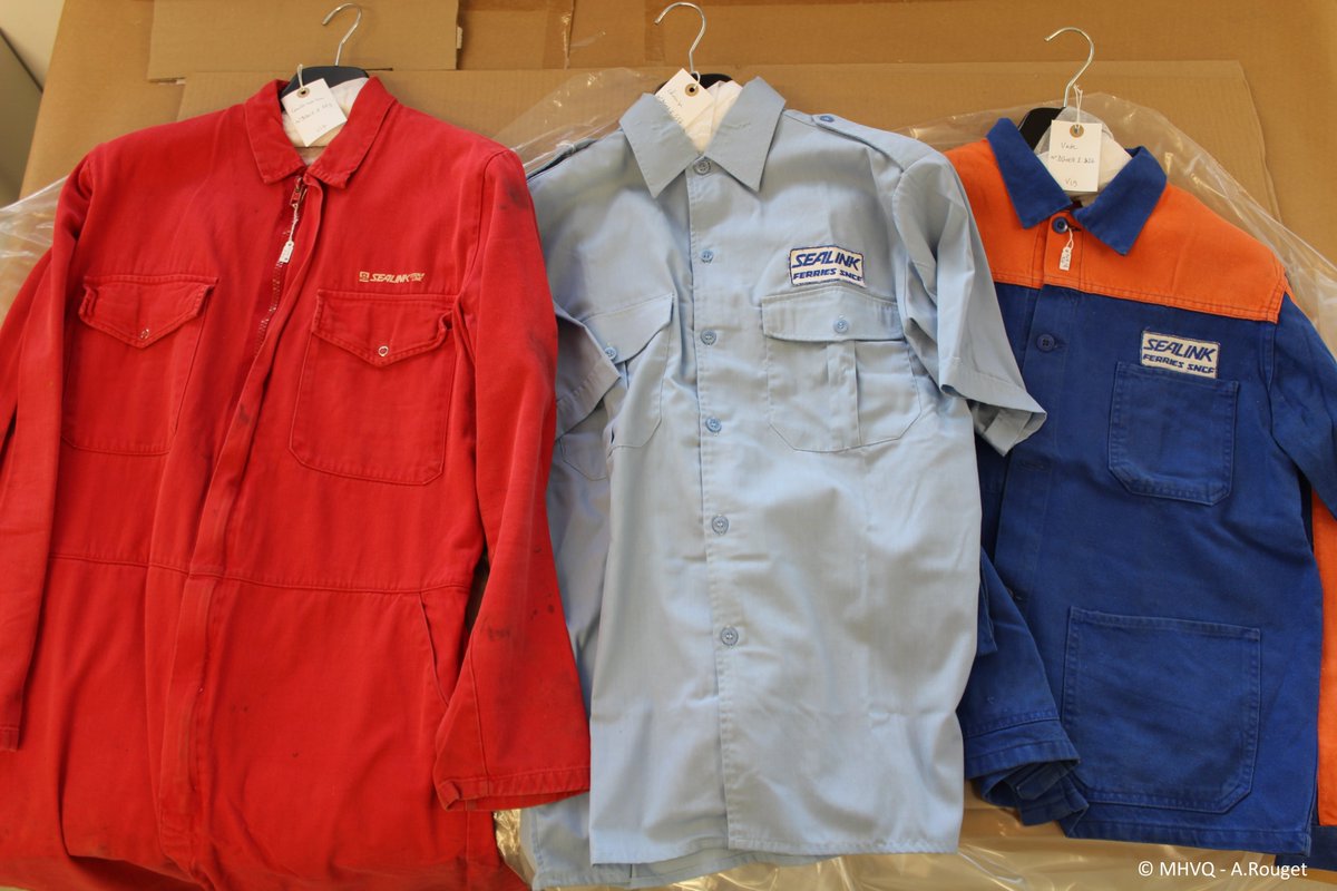 En ce #JourDeFermeture, préparation d'un #prêt de vêtements de travail d'employés de la Sealink au Syndicat Mixte du Transmanche pour fêter les 200 ans de la ligne Dieppe-Newhaven. ⛴️🎂
L'#exposition se tiendra à l'Hôtel du Département à Rouen à partir du 16 juin.
