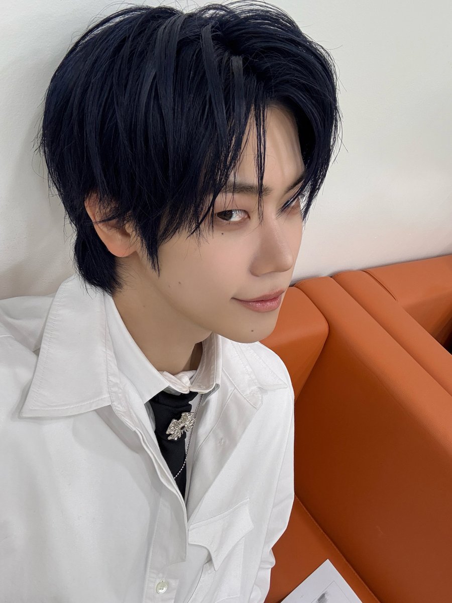 JANGYEOJUN】 ちらっ #장여준 #CLOSEYOUREYES #클로즈유어아이즈