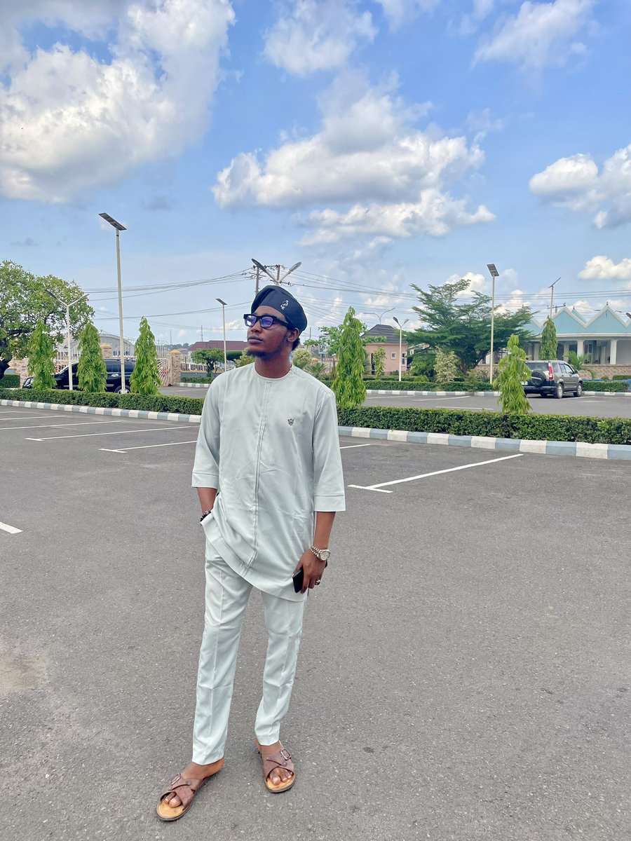 Princeofads's tweet photo. A man chasing two rabbits ends up hungry.

A wise man grows carrots.
____

Chasing everything gets you nowhere but with patience and purpose, you grow what truly nourishes.

#Preciouschukwuemekanwosu
#princeofads https://t.co/gQfZacXrlM