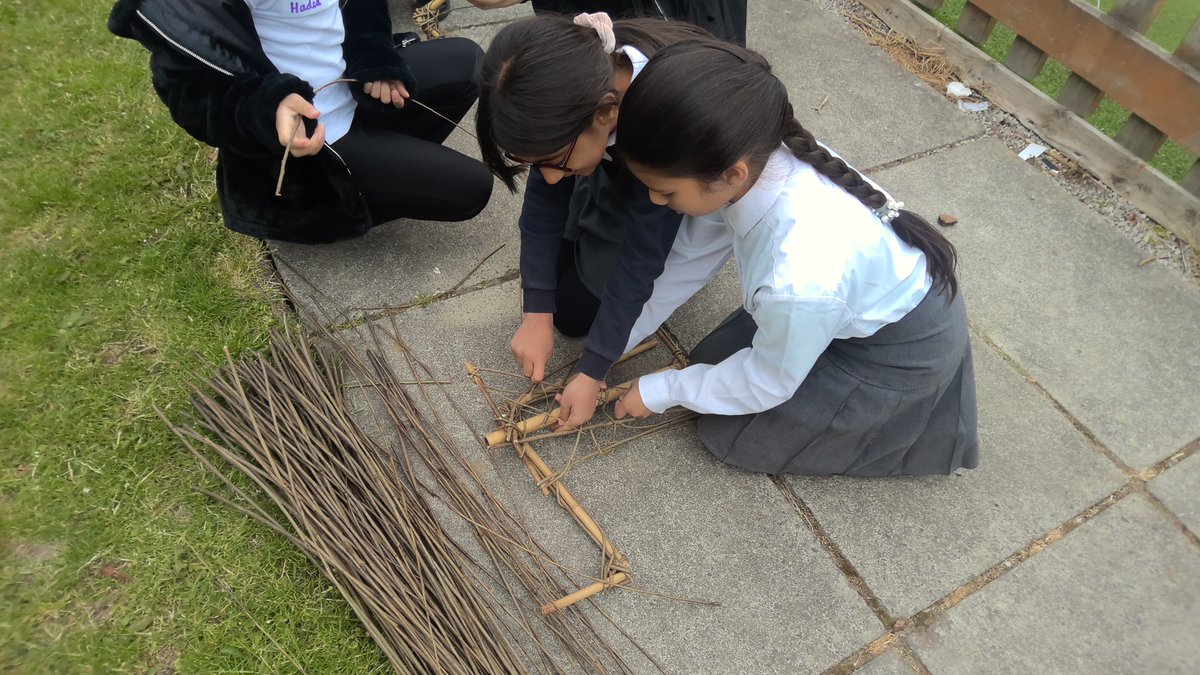 From bits of branch to brilliant art! 🌿✨ Year 4 children are joining in with <a href="/Twigtwisters/">Sarah GallagherHayes</a>, turning willow sticks into cracking little sculptures. #TwigTwisters #Year4 #NatureArt