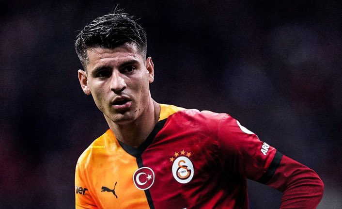 Osimhen: "Yemin ediyorum ki Galatasaray taraftarı, dünyanın en iyisi. Yalan söylemiyorum."

İcardi: “Ben Galatasaray’a aşığım.”

Morata: "Kariyerimde çok büyük takımlarda oynadım ama burası farklı bir şey. Ailedeymişsin gibi hissettiriyorlar. Tüm dünyadan farklı bir şey."