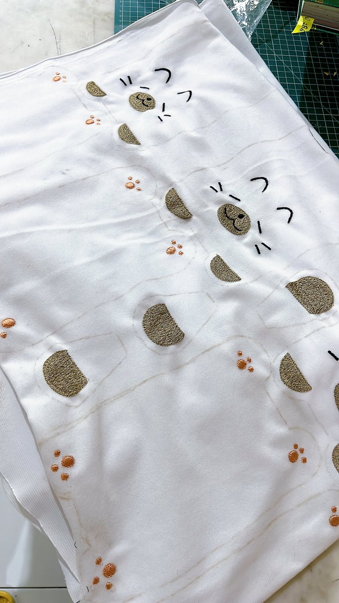 Beginilah kelanjutannya! Lanjut ke jahit ✨ Jadinya buat CFXX aku stock yg bentuk kucing dulu ya