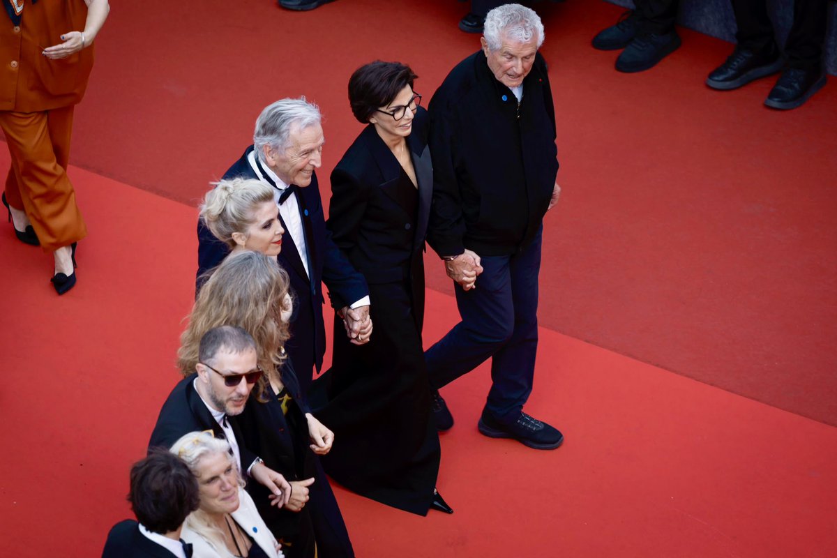 Hier soir à #Cannes, j’ai eu l’honneur de monter les marches aux côtés d’une délégation de cinéastes européens qui incarnent l’Europe de la culture que je souhaite défendre.

Nous avons eu le plaisir d’accueillir sur le tapis rouge l’équipe du film The Phoenician Scheme, réalisé