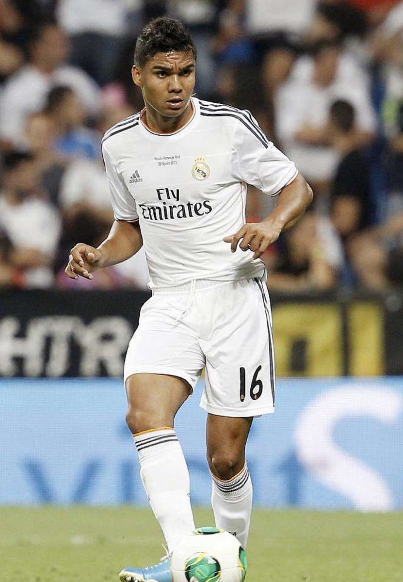 Football conspiracies Everyone knows but doesn’t say😳

Extended Thread 🧵 Enjoy 

1. Casemiro randomly appeared at Real Madrid, nobody knows where he came from.