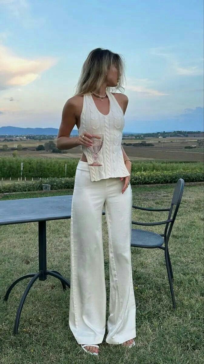 BusbeeErin's tweet photo. Head high, heart steady.#OOTDStyle #MyLookToday #CasualChic #OutfitShare #OutfitFlow #WearItWell #OutfitRepeater #StyledMyWay #RelaxedStyle #FitCheck https://t.co/ugnqZAjaSC