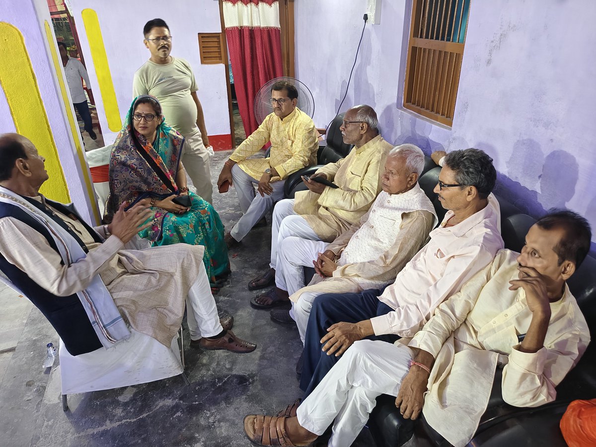 gitakumarirjd's tweet photo. बीते दिनों साहेबगंज विधानसभा अंतर्गत जगदीशपुर पंचायत के ग्राम मधुरापुर में श्री जगत ठाकुर जी की सुपुत्री के शुभ विवाह में शामिल हुई।
#gitakumarirjd #gitasingh #sahebganjvidhansabha #RJD #TejashwiYadav #nextcmofbihar
@RJDforIndia @yadavtejashwi @laluprasadrjd @manojkjhadu https://t.co/KtouM60Ihf