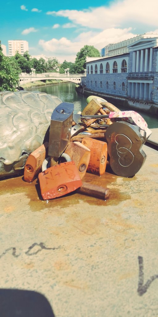 As we enjoy 🚂🚂🚂 across Europe, learning new words, sampling new wines, hearing about our neighbouring countries' histories what a joy to hear that it sounds like some parts of #Erasmus will be open again to British youth 🤞🤘Although I am sad for the fish obvs! #european