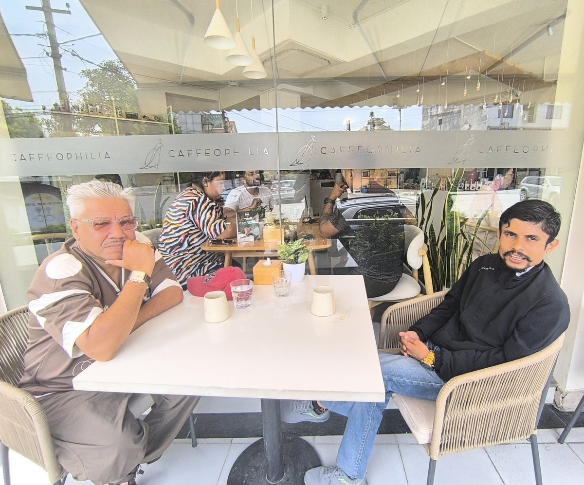 "शब्द, सोच र सन्दर्भको साझा स्वाद - नेपालका ख्यातिप्राप्त सञ्चारकर्मी तथा टेलिभिजन कार्यक्रम निर्माता,मलाई मनपर्ने अन्तरबार्ताकार,आदरणीय सर भूषण दाहाल (  <a href="/DahalTbd/">bHUSANdAHAL🇳🇵</a> ) ज्युसंग भेटघाट, गन्थन, मन्थन, छलफल र कफि गफ काठमाडौंमा आज।