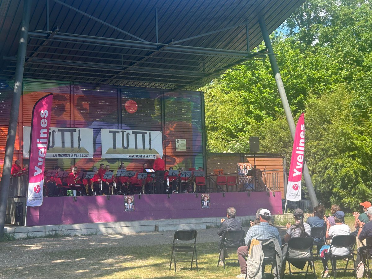 EPYvelines's tweet photo. 🎉 Festival Tutti : la musique pour tous ! 🎉

Nathalie Pereira, conseillère départementale était à #Mantes-la-Ville ce week-end pour assister à ce festival gratuit et familial qui mettait la #musique à l'honneur.

Un événement soutenu par @Les_Yvelines ! https://t.co/MRJwGw3IPu