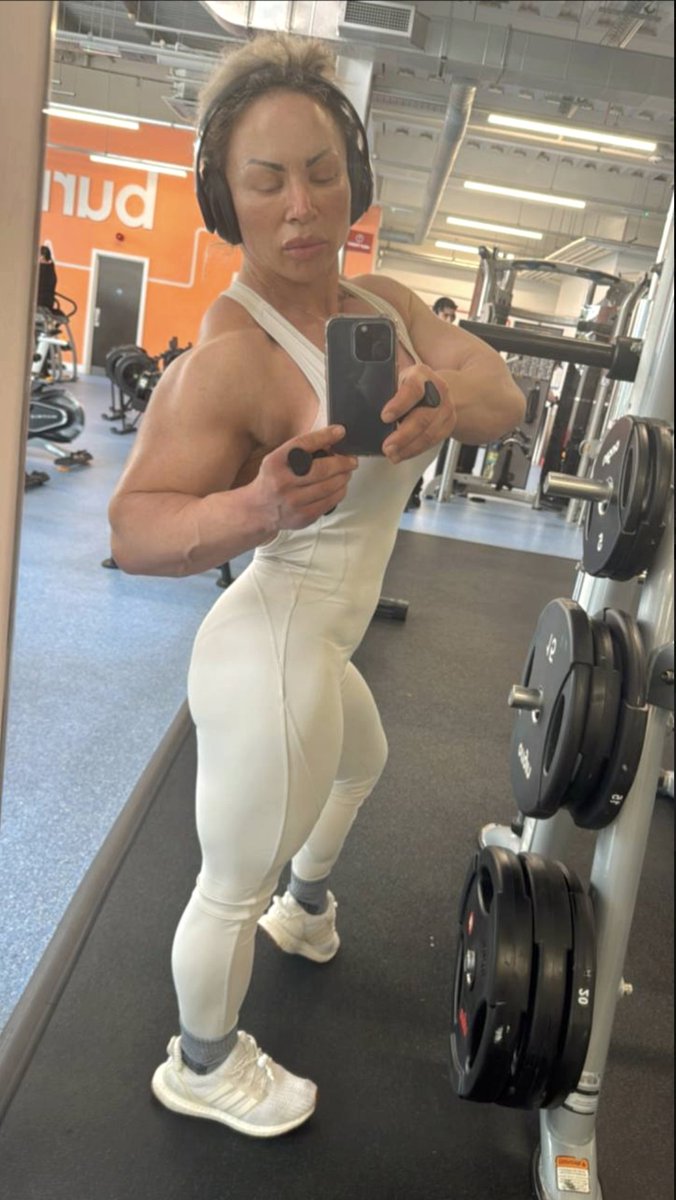 annamstrong tweet media