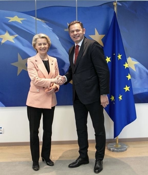 Ursula von der Leyen (@vonderleyen) on Twitter photo Dear <a href="/LMontenegro_PT/">LuĆs Montenegro</a>, congratulations on your electoral victory!
This is excellent news for Portugal and across Europe, who can only benefit from continuity and stability.
Weāve achieved great work together, and thereās much more ahead.
Um abraƧo amigo de ParabĆ©ns! Dear <a href="/LMontenegro_PT/">LuĆs Montenegro</a>, congratulations on your electoral victory!
This is excellent news for Portugal and across Europe, who can only benefit from continuity and stability.
Weāve achieved great work together, and thereās much more ahead.
Um abraƧo amigo de ParabƩns!