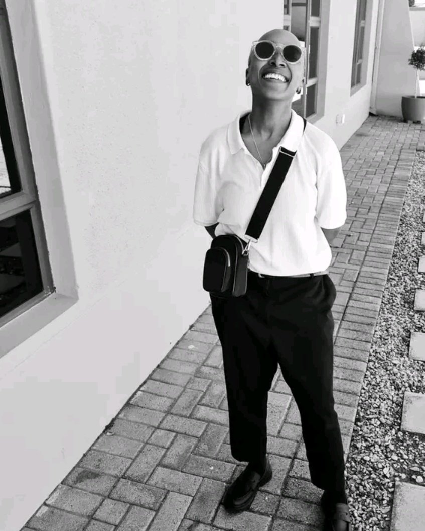 #Khwiye please help me wish my friend <a href="/Ozmik_/">Tshidi</a> a happy birthday 🎂 🥳 🎉 
Ulonwabele usuku lwakho friend.
More life!
More success! More blessings! 🙌🏾❣️