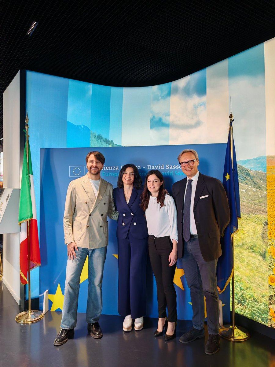 Europarl_IT's tweet photo. 🏆 Ci siamo: sta per iniziare la premiazione del vincitore nazionale del Premio Europeo Carlo Magno della Gioventù 2025 #EUvote @ESNITALIA
📍#EuropaExperience
con gli eurodeputati
@giusi_princi
@MarioFurore
e @MariaC_Pisani Presidente @CNG_Italia
📺https://t.co/dzznGVQyJG https://t.co/Yh2W2Hu8S2