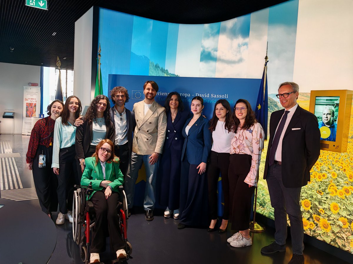 Europarl_IT's tweet photo. 🏆 Ci siamo: sta per iniziare la premiazione del vincitore nazionale del Premio Europeo Carlo Magno della Gioventù 2025 #EUvote @ESNITALIA
📍#EuropaExperience
con gli eurodeputati
@giusi_princi
@MarioFurore
e @MariaC_Pisani Presidente @CNG_Italia
📺https://t.co/dzznGVQyJG https://t.co/Yh2W2Hu8S2