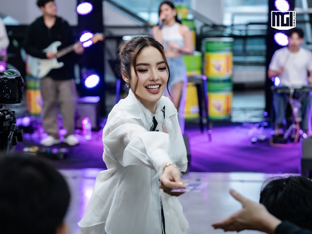 MGIBeyond's tweet photo. ผ่านไปแล้วสำหรับ “ข้าวโพด”
กับ Live Public Session ครั้งแรก พร้อมแขกรับเชิญ “พัดชาพลอย” บริเวณ ลานโปรโมชั่น ชั้น 1 ศูนย์การค้า Union Mall กรุงเทพฯ ที่อบอวลไปด้วยความอบอุ่นและรอยยิ้ม
พร้อมเสียงเพลงละมุนๆ ที่ทำให้ใครหลายคน…เผลอตกหลุมรักเขาเข้าเต็มหัวใจ 🎶🌽
Live Public Session ครั้งต่อไปจะเป็นที่ไหนนั้น รอติดตามกันนะคะ✨
ขอขอบคุณผู้สนับสนุน ยาดมหนุมาน Yadomhanuman
#Khaopoad1stPublicSession
#MGIBeyond