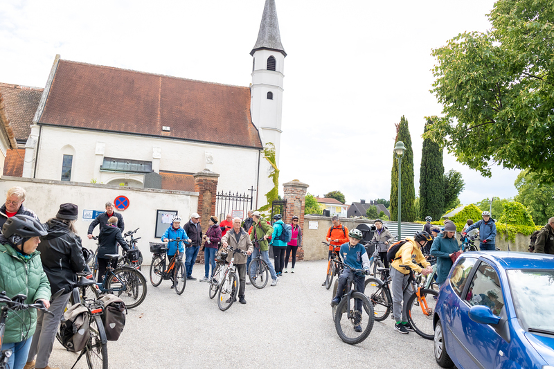 NikiHase's tweet photo. 7-Kirchen Jubiläums Radwallfahrt: „Christsein ist kein Standpunkt, sondern ein Unterwegssein“ (https://t.co/Q4mLCzF83T) https://t.co/vIQ4TDinPe