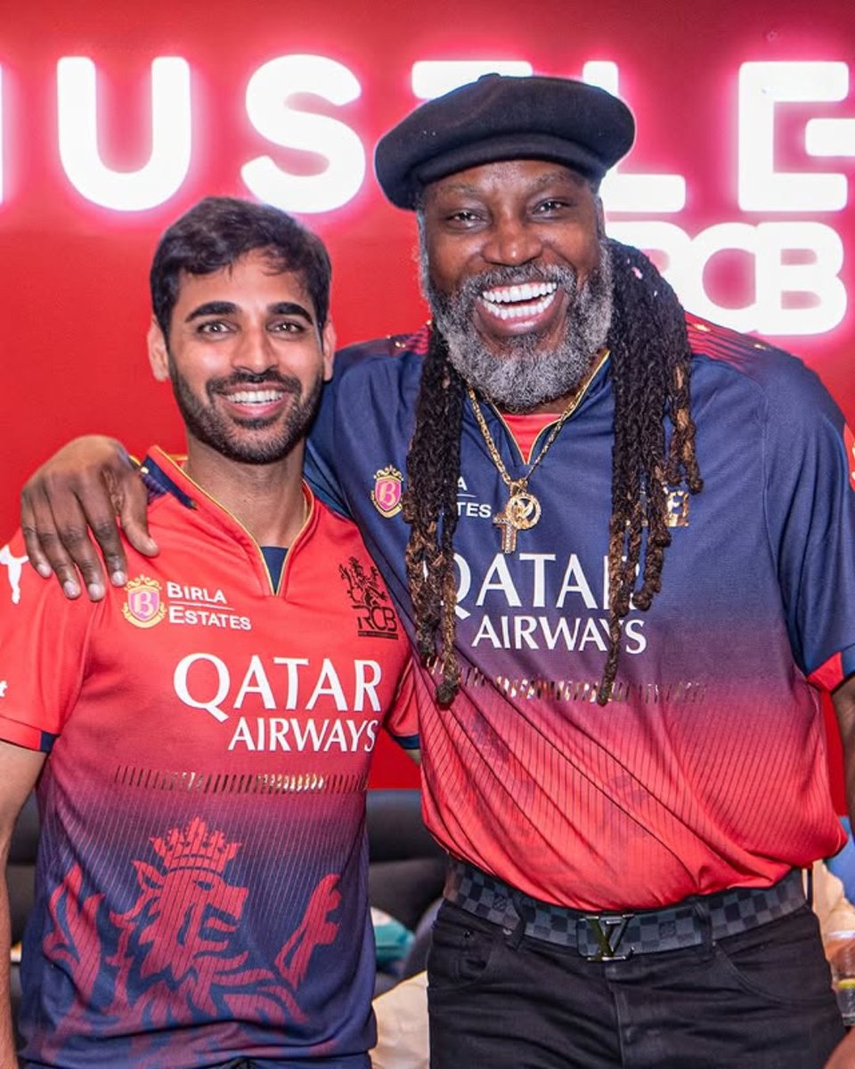 _fantasykhiladi's tweet image. Bhuvneshwar Kumar with Chris Gayle. 🔥
Two IPL Legends in one Frame!

#BhuvneshwarKumar #ChrisGayle #IPLLegends #CricketIcons #T20Greats