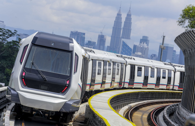 HansVcgproperty's tweet photo. LOKASI SANGAT STRATEGIK GUYS🙋🏻‍♂️

🚆TRANSPORT
- MRT3 Wangsa Maju 350M (walking distance)
- LRT Sri Rampai 

🛒GROCERIES jarak 5min
- Wangsa Walk Mall 
- AEON Big 
- Giant Mall & NSK
- Aeon Mall

🎒EDUCATION jarak 5min
- SMK Taman Sri Rampai 
- SK & SMK Wangsa Maju 
- Fairway International school 
- TAR COLLEGE UNIVERSITY

boleh click link ws untuk detail brochure di bawah 👇🏻
https://t.co/4x1Dd1qDsg