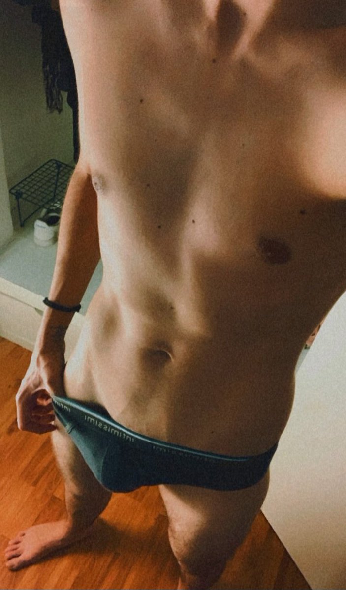 papi_next_door's tweet photo. Rt para uma surpresa nas vossas dm's. 😈 https://t.co/yv2tprtD4V