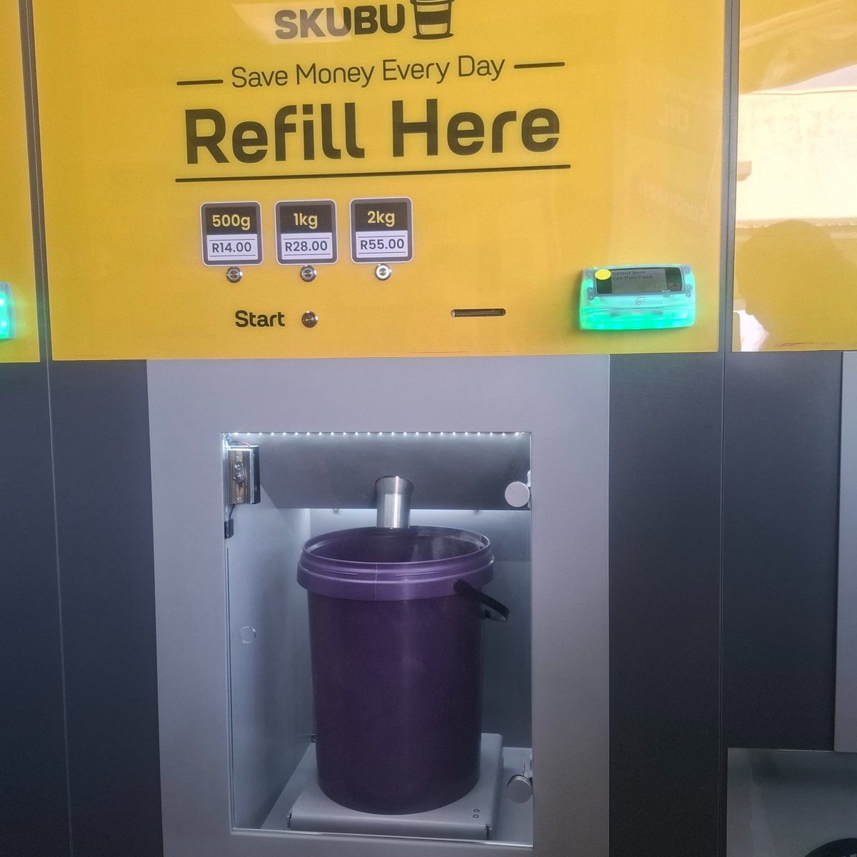 SegopotjeL's tweet photo. @dstigovza in partnership with @csir &amp; Sonke Retail is launching Skubu, a retail store that offer automated refill machines for essential consumer goods such sugar, rice, washing powder, maize meal.. at lower prices. https://t.co/uHnQXeHPax