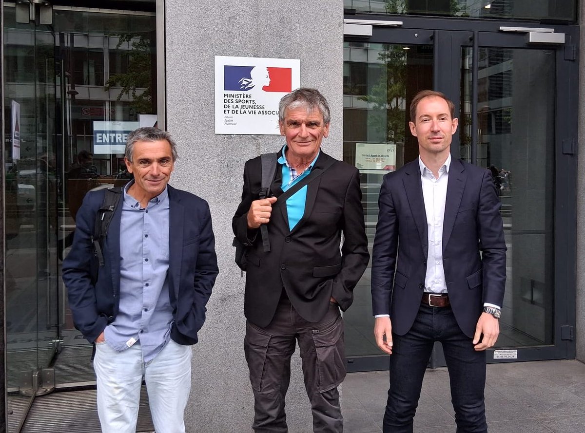 🧗‍♂️🧊𝐀𝐮 𝐌𝐢𝐧𝐢𝐬𝐭è𝐫𝐞 𝐝𝐞𝐬 𝐒𝐩𝐨𝐫𝐭𝐬, l’escalade sur glace motive sa place aux #JO2030 !

Le 15 mai, nous avons porté sa candidature au <a href="/Sports_gouv/">Ministère des Sports 🇫🇷</a> 🇫🇷🎯 Devenir sport additionnel aux JO Alpes Françaises 2030 🏔️
Un échange constructif &amp; porteur d’espoir💪
<a href="/EquipeFRA/">Equipe France</a>