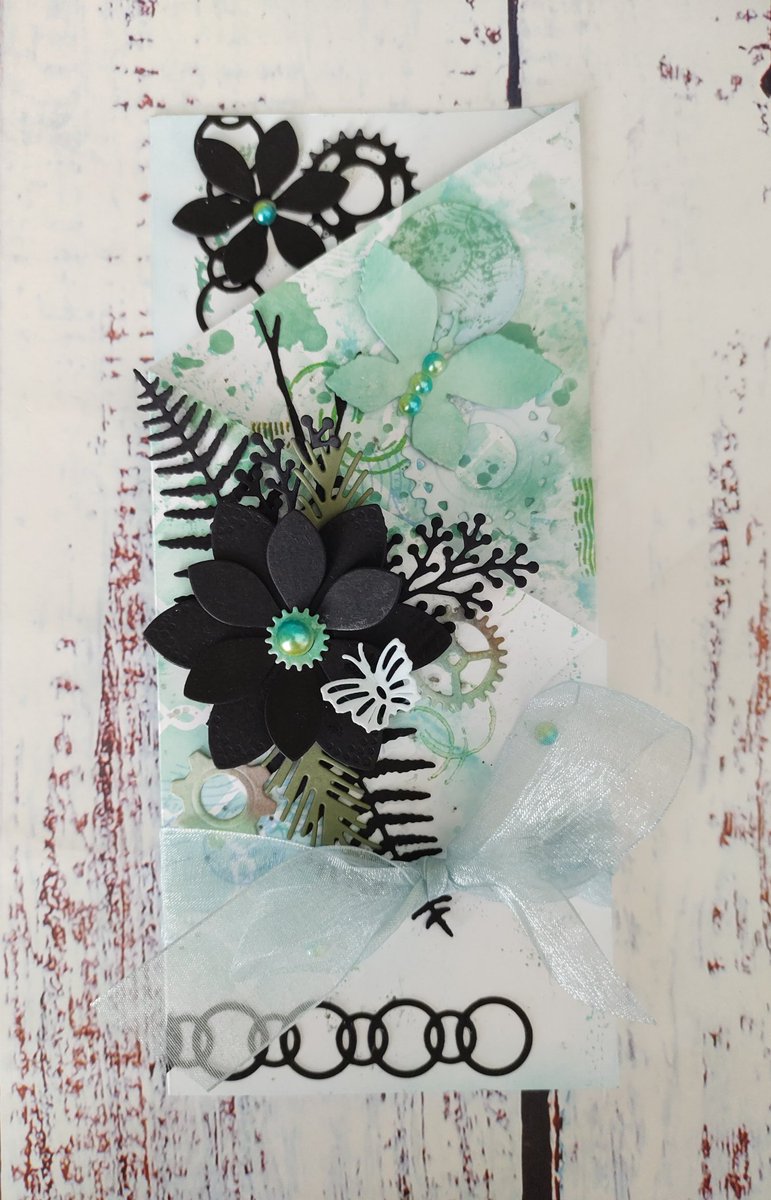 LozzyNin's tweet photo. Z fold card using products from Sentimentally Yours @HoneypotCrafts by @PhillMMartin 
#craft #cardmakes #birthday #handmade #handmadecard #fancyfold #papercrafter #hobby https://t.co/6ja7Sob5af