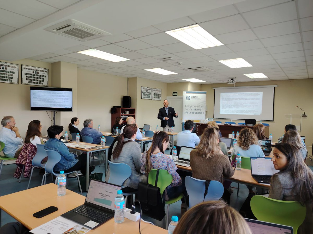 CICAE_Educacion's tweet photo. 📍 Jornada “Tendencias y Estrategias en Marketing Educativo” en el @ColesLosSauces La Moraleja
🎓 Branding, admisiones y marketing con Enrique Escandón (@sekintschools), que nos da las claves para anticiparse al futuro del #MarketingEducativo: “Todos construimos marca”.
 #CICAE https://t.co/mmwmBiQZCP