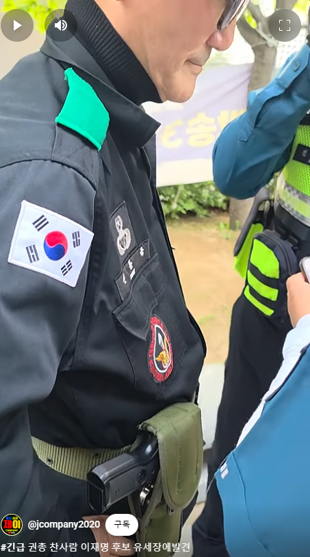 [속보]
진짜 권총을 가진 자가
이재명 대표 선거장에 나타났다.
경찰 체포해서 조사 중...