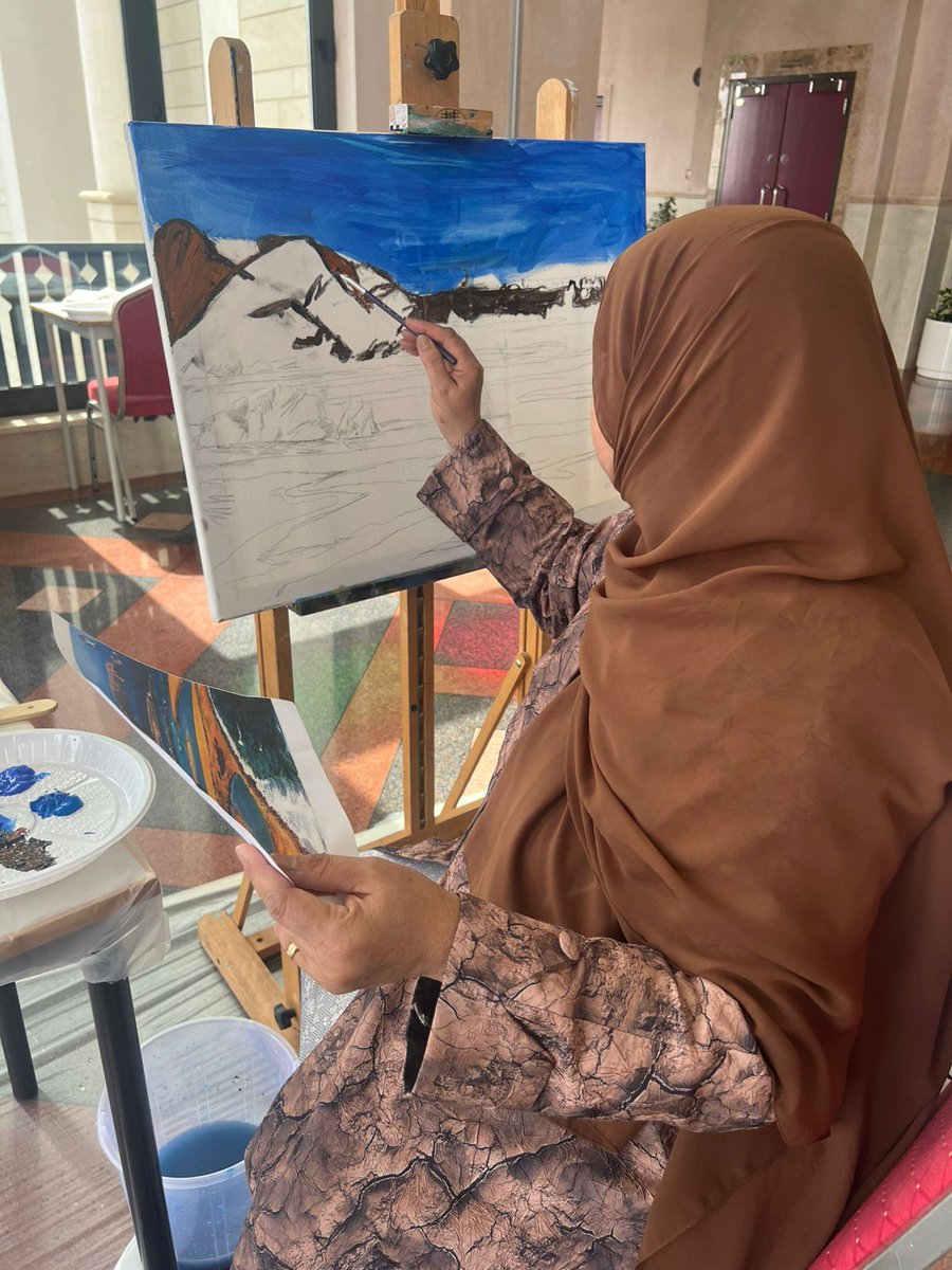 ihsaan_associat's tweet photo. 🎨 ضمن فعاليات #جمعية_إحسان_مسقط، وبالتعاون مع #جامعة_السلطان_قابوس و #مركز_خدمة_المجتمع_والتعليم_المستمر،  
أُقيمت ورشة "مساحة إبداع فنية لكبار السن"
بتاريخ 19 مايو 2025،  
بإشراف الفنان يوسف بن علي النحوي

🌟 هدفت الورشة إلى تنمية الحس الإبداعي والترفيهي لدى كبار السن، في أجواء تفاعلية مليئة بالدعم والمرح.

#كبار_السن #التمكين_الإبداعي #العمل_الفني #العطاء_الإنساني
@SQUCCS