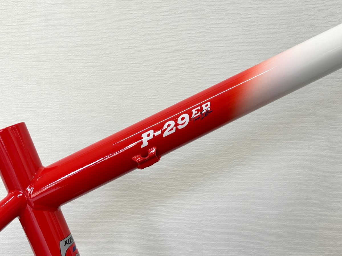 Tokyosanesu's tweet photo. 【新商品入荷のお知らせ】
RITCHEY「P-29er」
究極のクロスカントリー・マウンテンバイク P-29erにチームエディション“トリコロール”カラーモデルが登場。
モダンなXCジオメトリーと相まって、息をのむようなバランスの取れた乗り味を提供します。
#東京サンエス #ritchey #リッチー https://t.co/3IQHVOGCOY