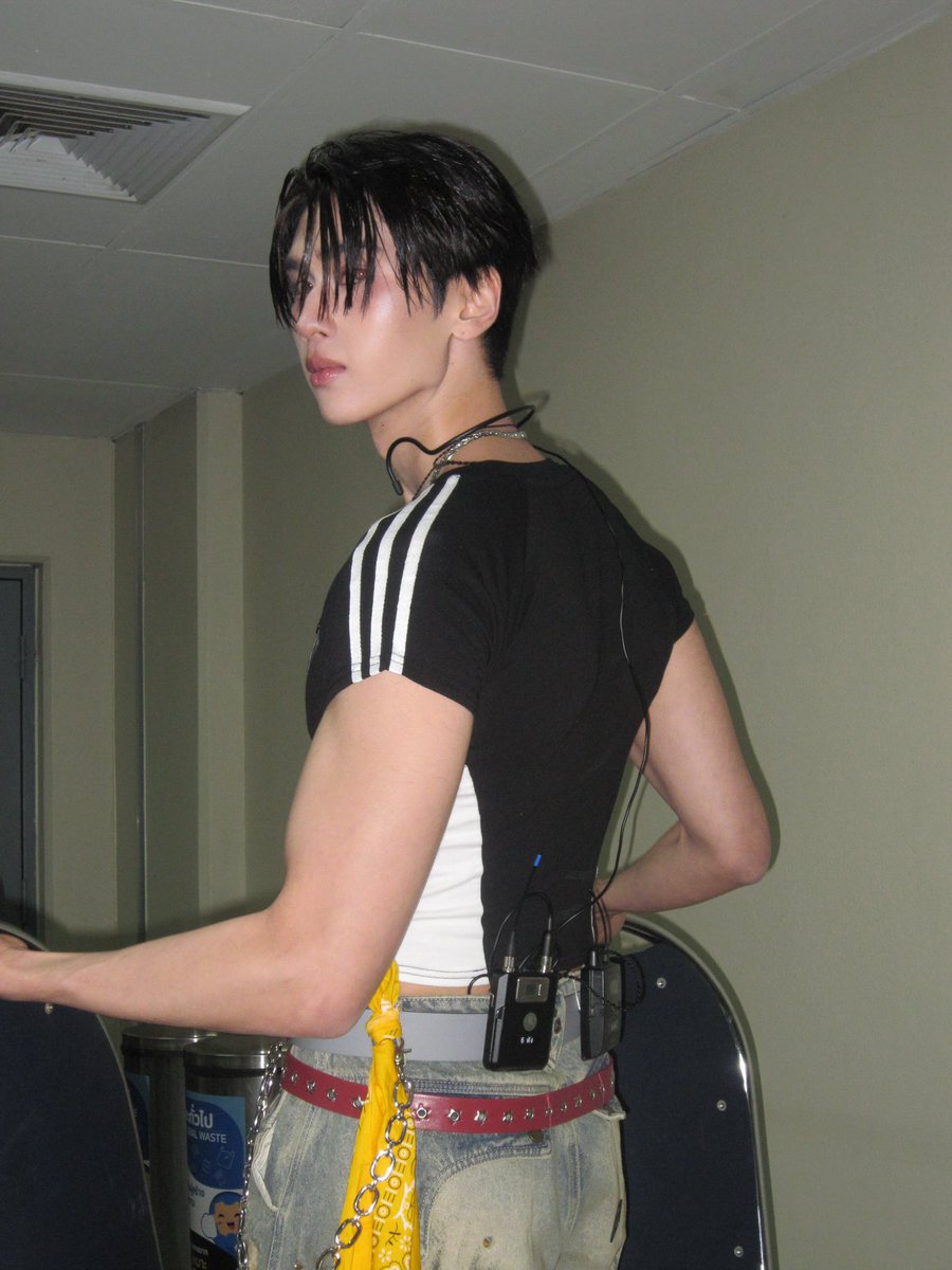 dunknatachai's tweet photo. Muscle boy tee #LOLFanFest2025D2 https://t.co/AsnRSzRuCi