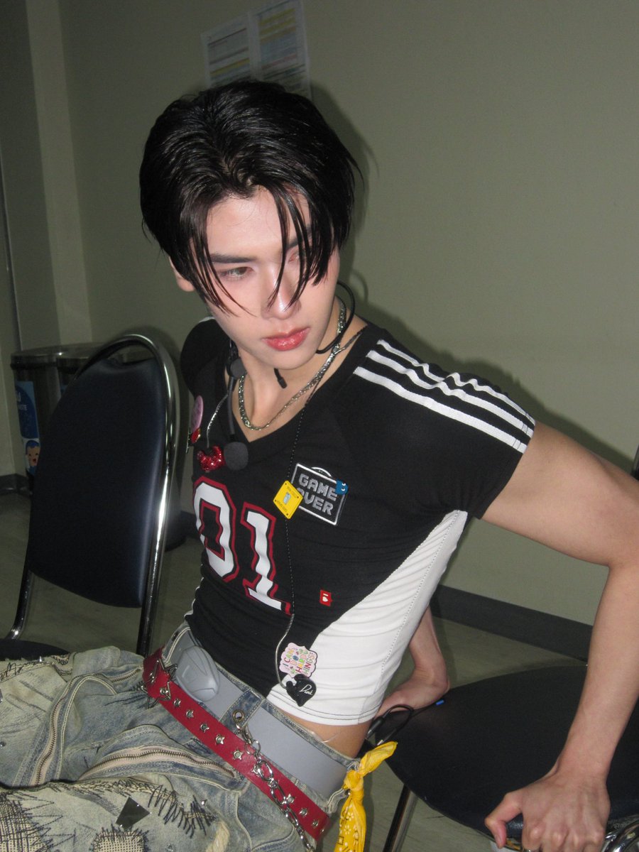 dunknatachai's tweet photo. Muscle boy tee #LOLFanFest2025D2 https://t.co/AsnRSzRuCi
