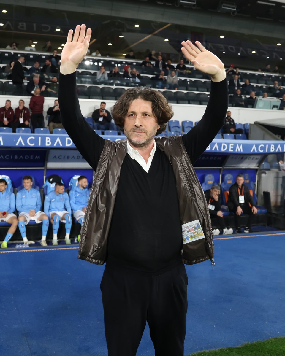 Kardescanlar bu sezon bizim için iyi bir sezon olmayabilir belki hocaya çok kızdık sinirlendik ama şunu unutmayın unutmayalım biz efsanelerimizle var olduk bu yüzden Fatih hocada efsanesi olduğu bu takımda bu kalemde silmeyelim bizim duygumuz ne ise emin olun onunki de aynı ❤️💙