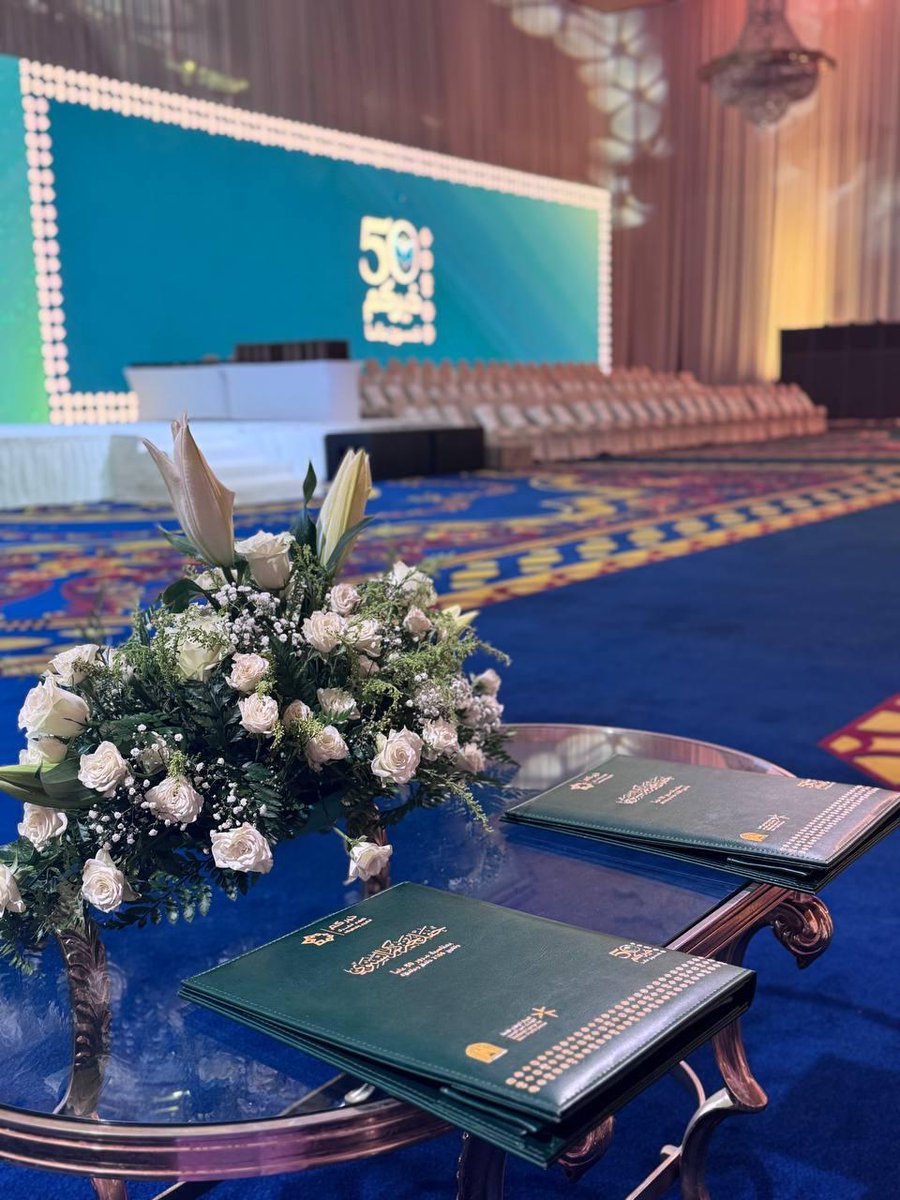 khayrocom's tweet photo. #يحدث_الآن 
خيركم ترحب بضيفات حفلها الكريمات صاحبة السمو الملكي الأميرة منال بنت مساعد بن سعود بن عبدالعزيز  ، وصاحبة السمو الملكي الأميرة فهده بنت سعود بن عبدالعزيز  
حضوركم شرف لنا .. وسعادة لحافظات #القرآن 

#خيركم_50عام
#ننير_العالم https://t.co/Hk16upvKJ4