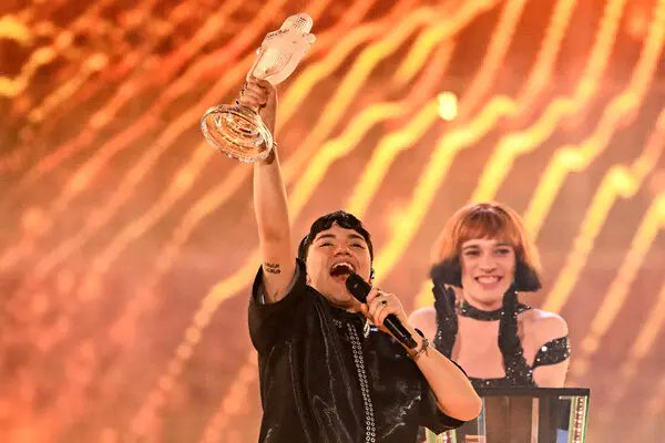 🥳Eurovision 2025: Austria wins and reminds the world why it is the land of music!

The 24-year-old captivated audiences with his song “Wasted Love”, a powerful blend of opera, pop, and electronic elements.

With a total of 436 points, JJ secured Austria’s third Eurovision win!!